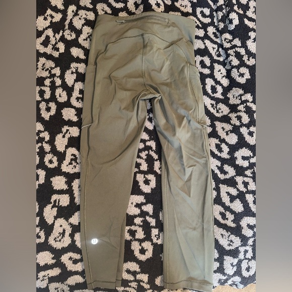 Navy green lulu cropped leggings - Picture 2 of 3